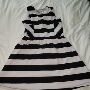 Poema size juniors 14 Black and white striped Dress